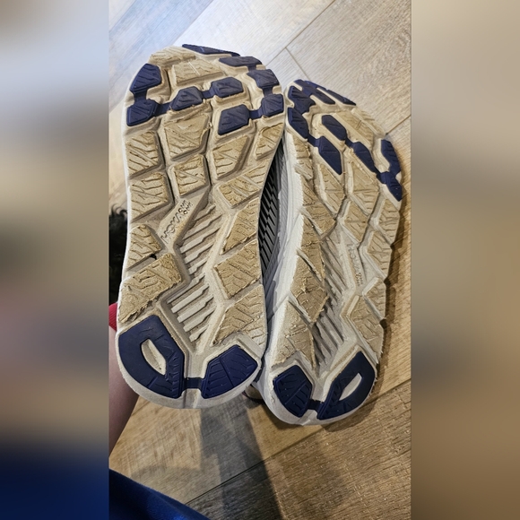 Hoka one one shoes size 6.5 - Picture 2 of 6